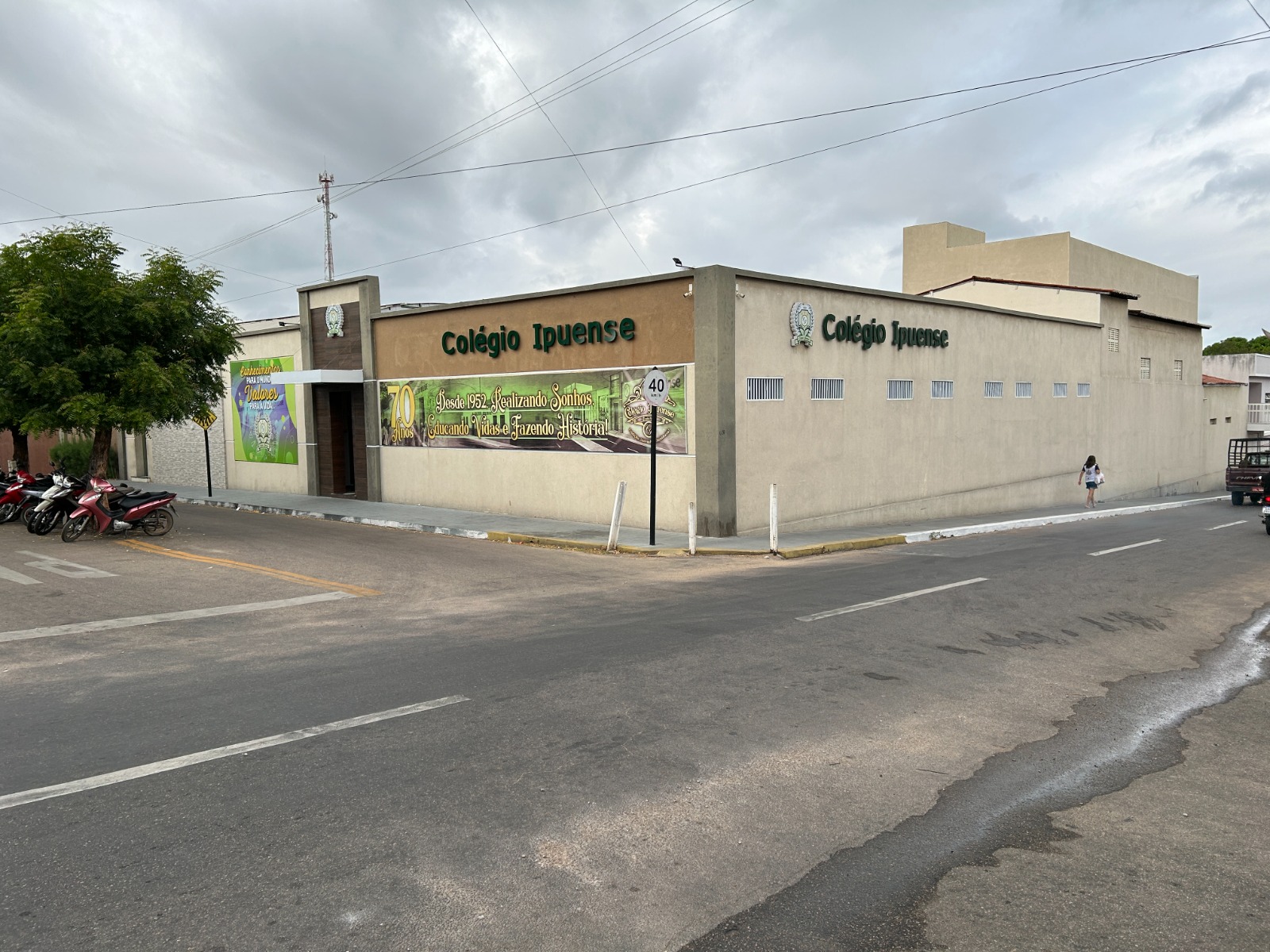 Fachada do Colégio Ipuense em Ipu-CE, escola tradicional desde 1952